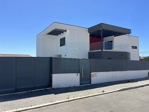 Moradia Isolada T4+1 Venda em Fernão Ferro,Seixal