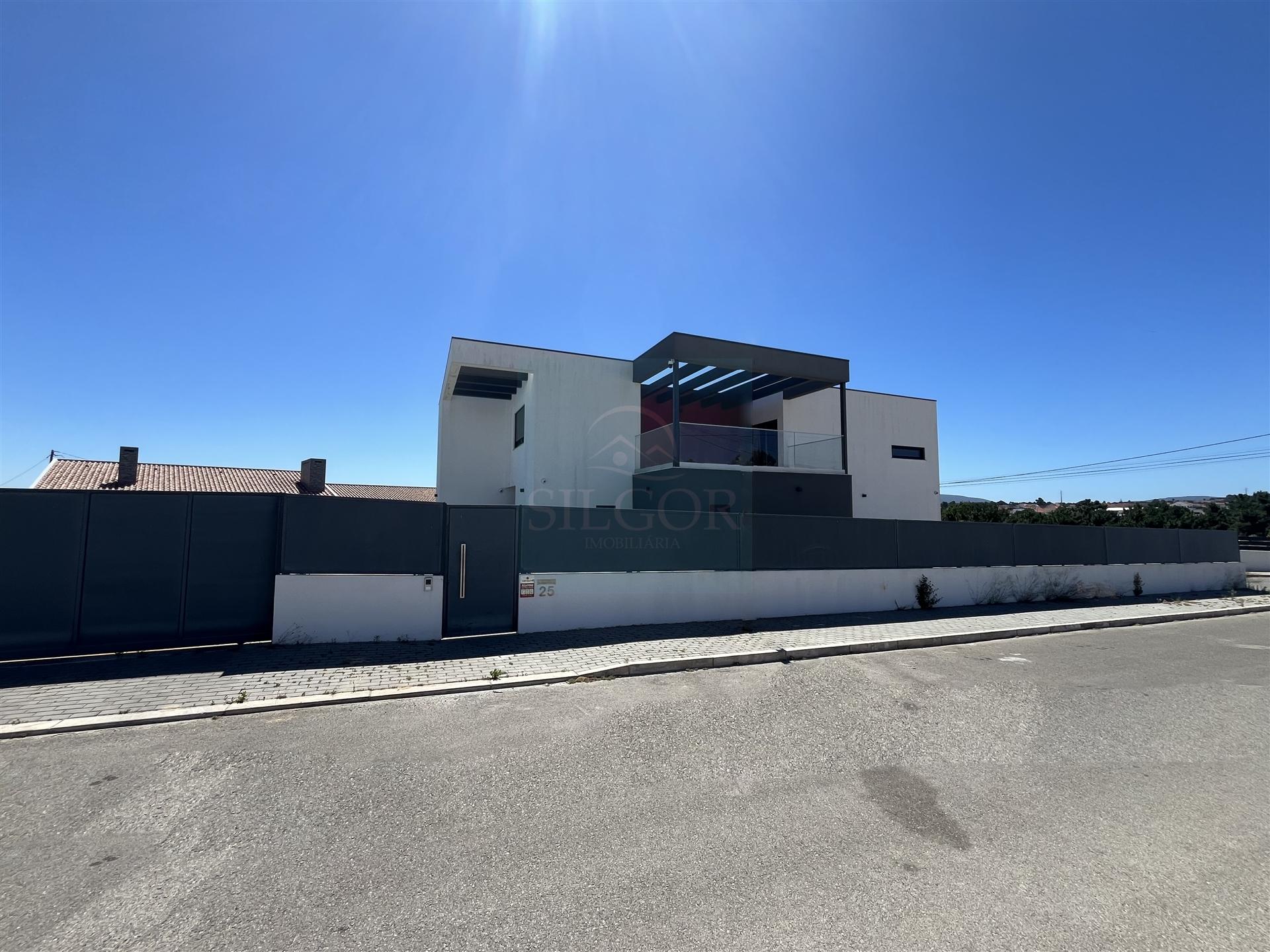 Moradia Isolada T4+1 Venda em Fernão Ferro,Seixal