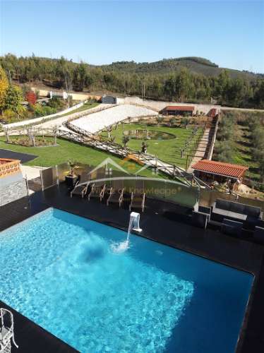 Moradia perto do Lago de Castelo do Bode