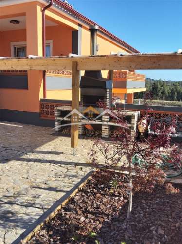 Moradia perto do Lago de Castelo do Bode