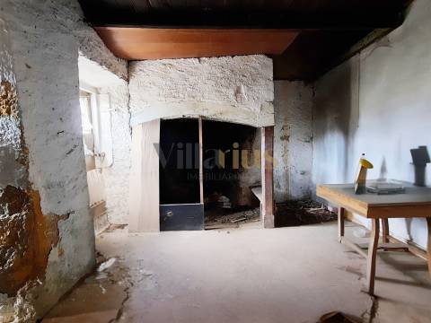 Moradia para reabilitar com 132 m2 de área bruta de construção.