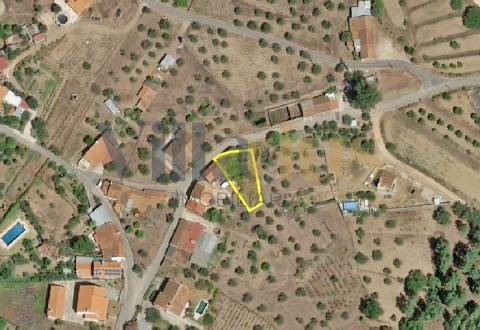 MORADIA EM REMODELAÇÃO A 7 MINUTOS DE TOMAR