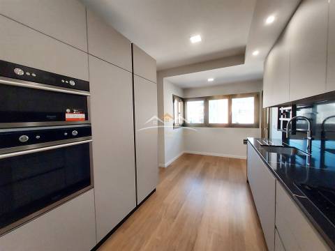 Apartamento T4 Venda em Tomar (São João Baptista) e Santa Maria dos Olivais,Tomar