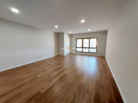 Apartamento T4 Venda em Tomar (São João Baptista) e Santa Maria dos Olivais,Tomar