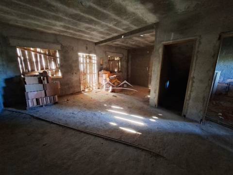 Moradia T3 em construção na zona de Ferreira do Zêzere e de Tomar