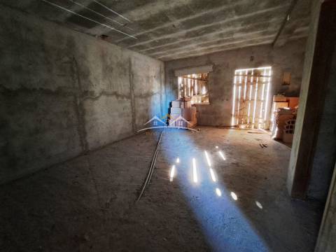 Moradia T3 em construção na zona de Ferreira do Zêzere e de Tomar