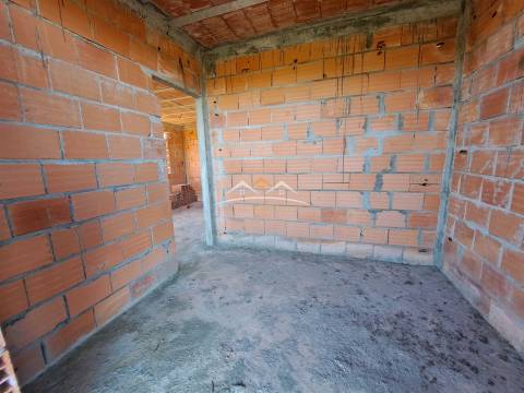 Moradia T3 em construção na zona de Ferreira do Zêzere e de Tomar