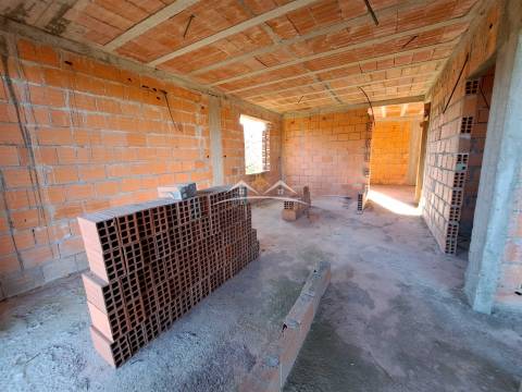 Moradia T3 em construção na zona de Ferreira do Zêzere e de Tomar
