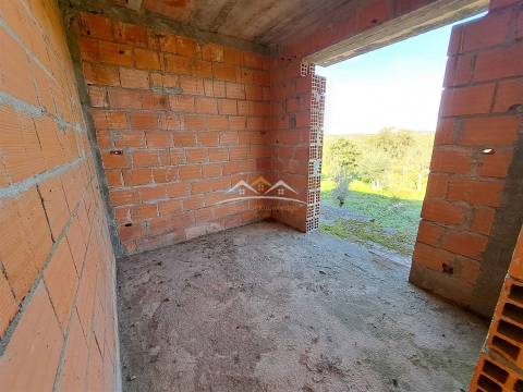 Moradia T3 em construção na zona de Ferreira do Zêzere e de Tomar