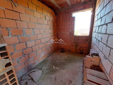 Moradia T3 em construção na zona de Ferreira do Zêzere e de Tomar