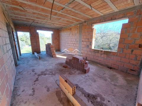 Moradia T3 em construção na zona de Ferreira do Zêzere e de Tomar