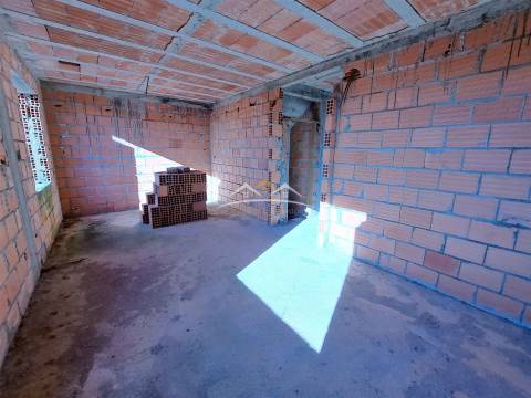 Moradia T3 em construção na zona de Ferreira do Zêzere e de Tomar