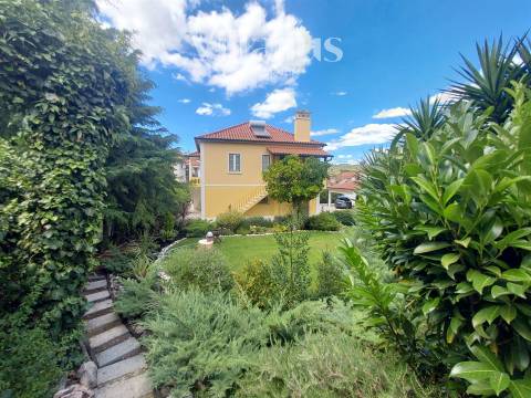 Moradia com jardim e churrasqueira a 10 minutos de Tomar