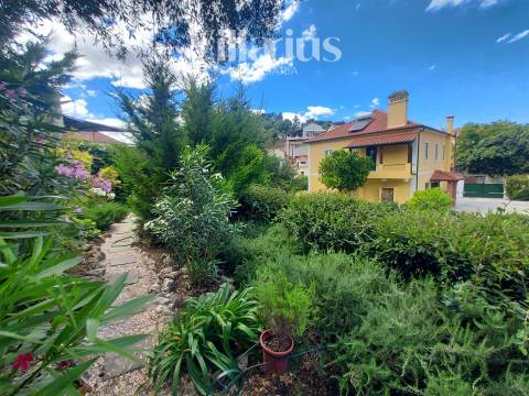 Moradia com jardim e churrasqueira a 10 minutos de Tomar