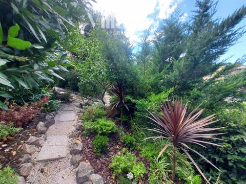 Moradia com jardim e churrasqueira a 10 minutos de Tomar