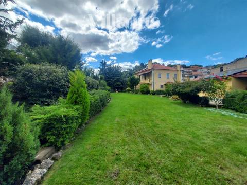 Moradia com jardim e churrasqueira a 10 minutos de Tomar