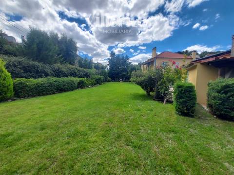 Moradia com jardim e churrasqueira a 10 minutos de Tomar