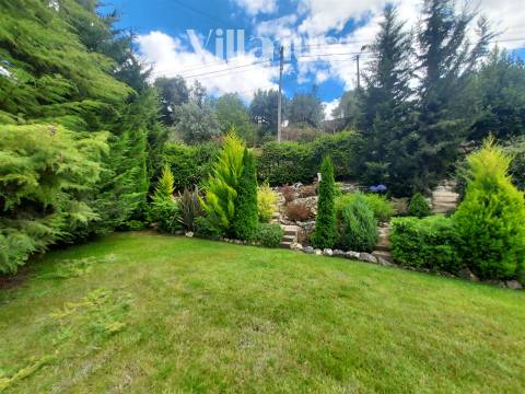 Moradia com jardim e churrasqueira a 10 minutos de Tomar