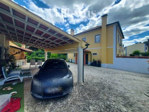 Moradia com jardim e churrasqueira a 10 minutos de Tomar