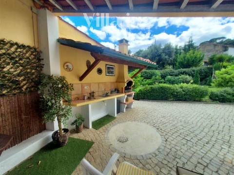 Moradia com jardim e churrasqueira a 10 minutos de Tomar