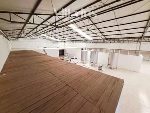 Pavilhão para industria e/ou armazém