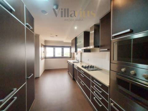 Apartamento T2 c/ garagem em Tomar | Villarius Imobiliária