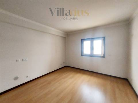 Apartamento T2 c/ garagem em Tomar | Villarius Imobiliária