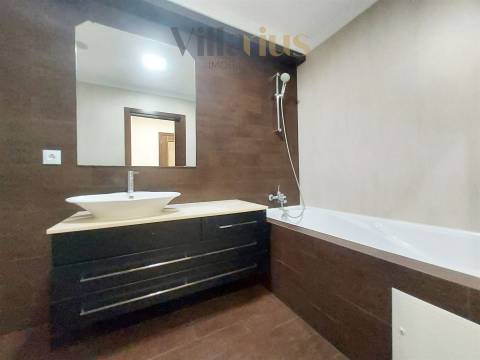 Apartamento T2 c/ garagem em Tomar | Villarius Imobiliária