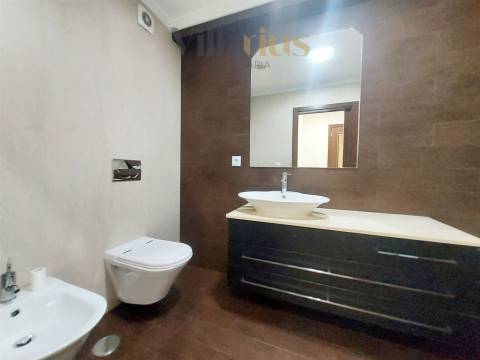 Apartamento T2 c/ garagem em Tomar | Villarius Imobiliária