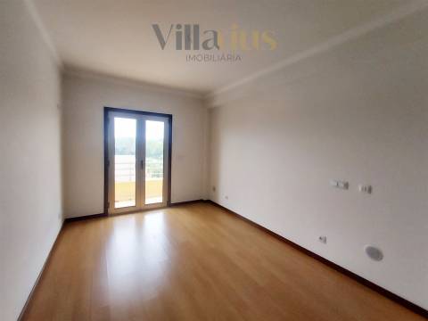 Apartamento T2 c/ garagem em Tomar | Villarius Imobiliária