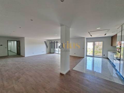 Apartamento T3 em Condomínio Fechado