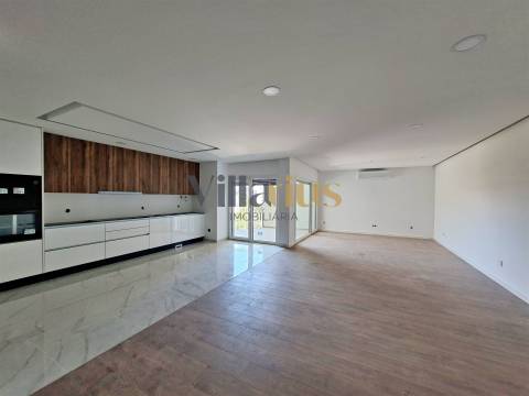 Apartamento T3 em Condomínio Fechado