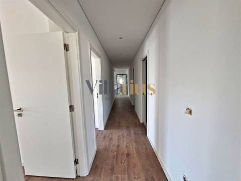 Apartamento T3 em Condomínio Fechado