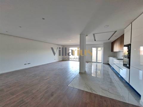 Apartamento T3 em Condomínio Fechado
