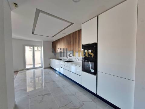 Apartamento T3 em Condomínio Fechado