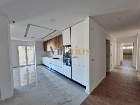 Apartamento T3 em Condomínio Fechado
