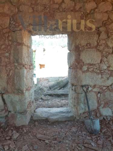 Casa em Ferreira do Zêzere em Pedra com Terreno Amplo
