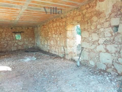 Casa em Ferreira do Zêzere em Pedra com Terreno Amplo