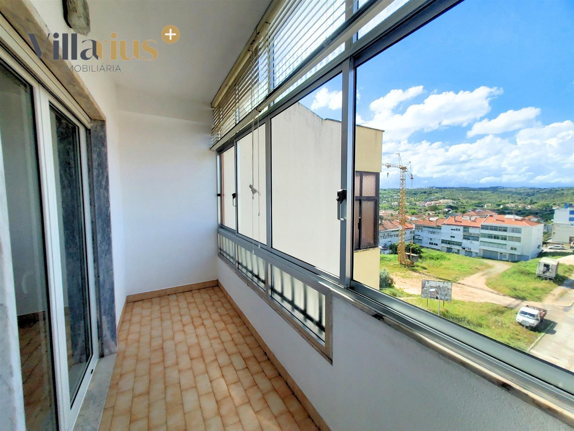 Apartamento T3 em Tomar – Elevador, Arrecadação e Vista Privilegiada