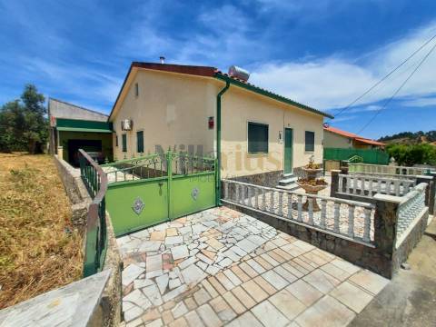 Moradia T2 com Piscina, Pomar e Garagens Duplas a 5 Minutos de Tomar &#124; Villarius