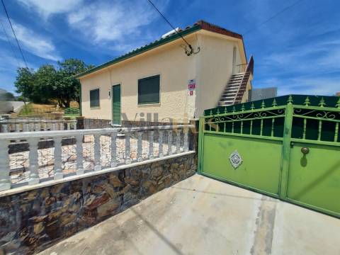 Moradia T2 com Piscina, Pomar e Garagens Duplas a 5 Minutos de Tomar &#124; Villarius