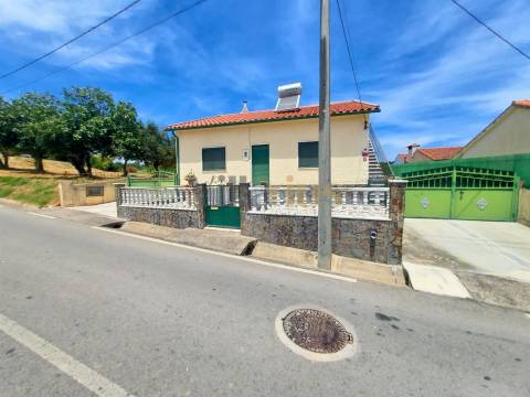 Moradia T2 com Piscina, Pomar e Garagens Duplas a 5 Minutos de Tomar &#124; Villarius