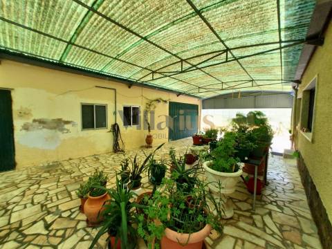 Moradia T2 com Piscina, Pomar e Garagens Duplas a 5 Minutos de Tomar &#124; Villarius