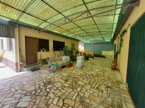 Moradia T2 com Piscina, Pomar e Garagens Duplas a 5 Minutos de Tomar &#124; Villarius