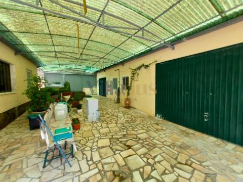 Moradia T2 com Piscina, Pomar e Garagens Duplas a 5 Minutos de Tomar &#124; Villarius