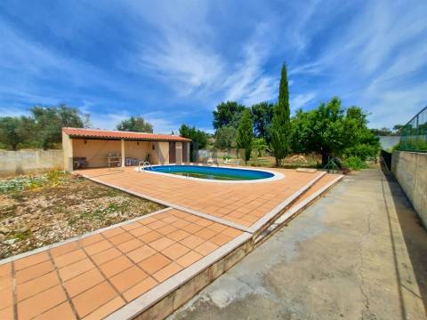 Moradia T2 com Piscina, Pomar e Garagens Duplas a 5 Minutos de Tomar &#124; Villarius