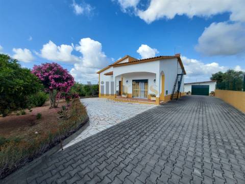 Moradia Térrea T3 com Jardim e Terreno Amplo a 5 Min de Tomar
