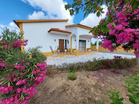 Moradia Térrea T3 com Jardim e Terreno Amplo a 5 Min de Tomar