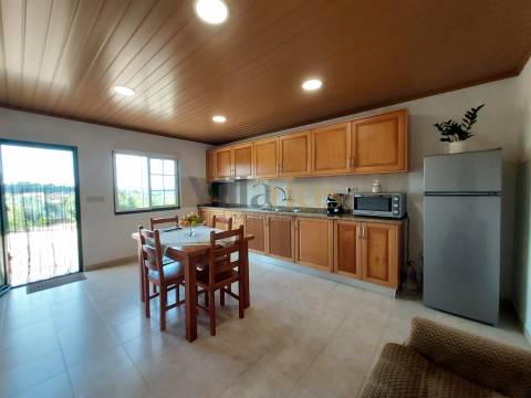 Moradia Térrea T3 com Jardim e Terreno Amplo a 5 Min de Tomar