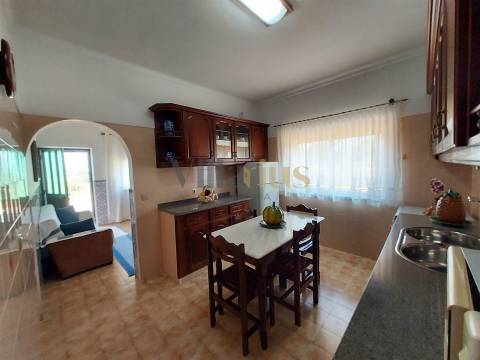 Moradia Térrea T3 com Jardim e Terreno Amplo a 5 Min de Tomar